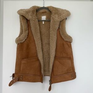 Ave Les Filles vest.